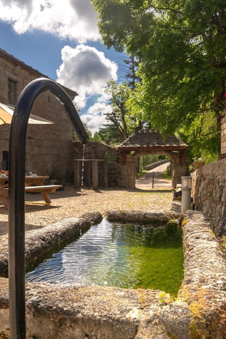 Gite De La Grange - Domaine De Coulagnettes Serverette Exterior photo